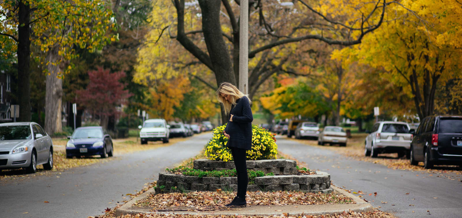 Pregnant woman in green city