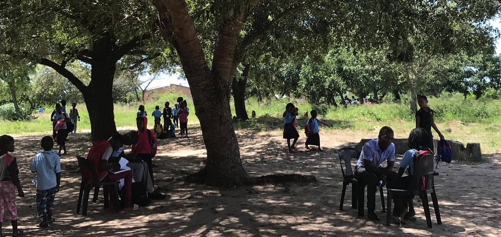 Mozambique colegio malaria parásitos intestinales