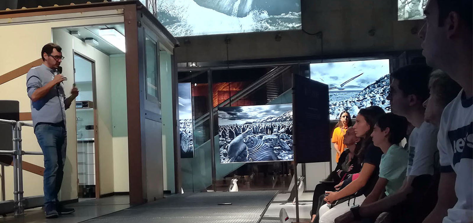 Outreach activity during the European Researchers Night at CosmoCaixa, Barcelona